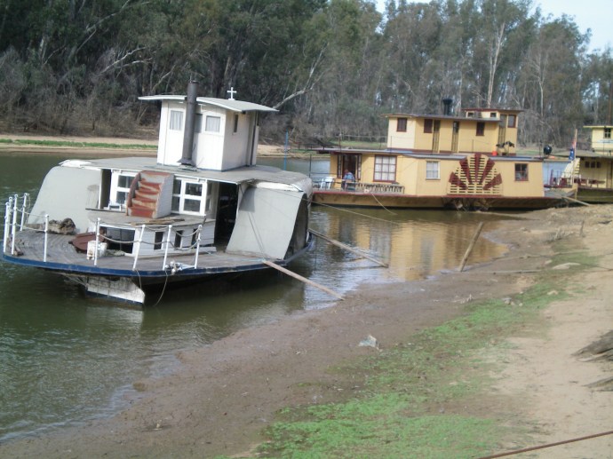 Murray River appeared very low at Echuca Port May 2013