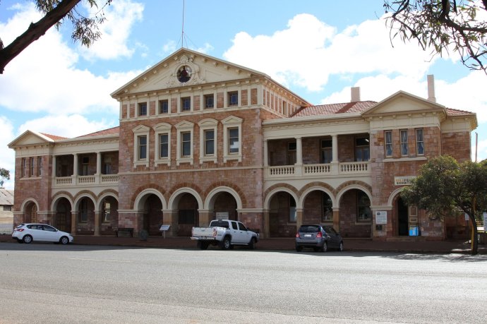 Coolgardie Visitor Centre - Old Courthouse Building