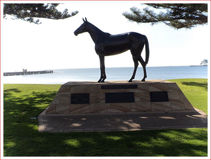 Statue of Makybe Diva.